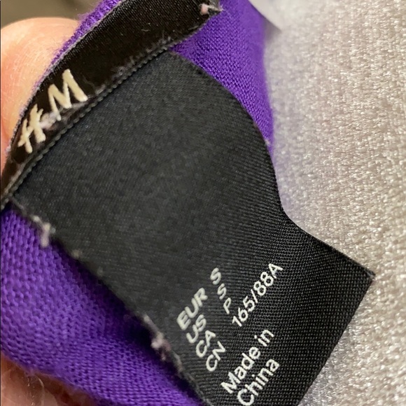 H&M ruffle accent scoop neck stretch purple top - Picture 5 of 8